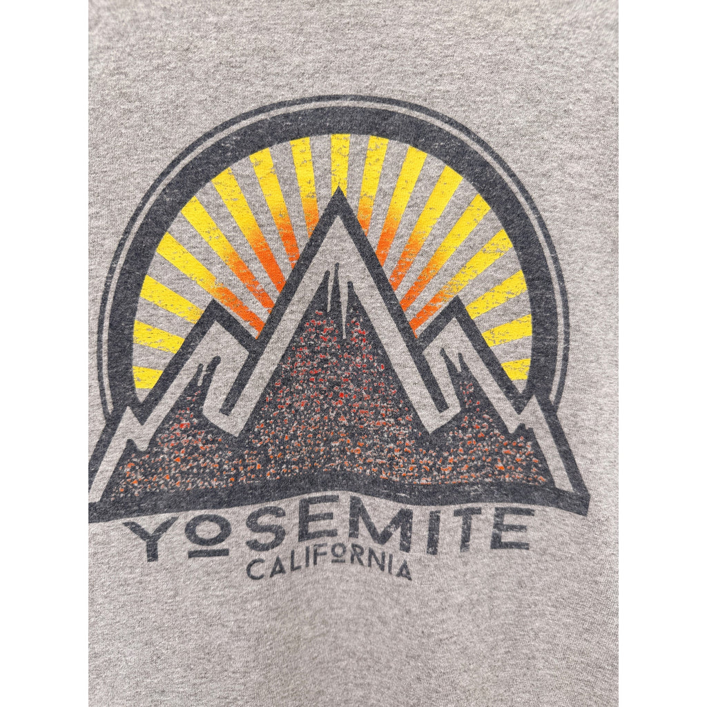 Yosemite California T Shirt Mens Large Gray Delta Pro Weight Outdoor Graphic Tee