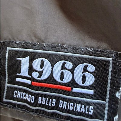Chicago Bulls 1966 Windbreaker Jacket Mens Medium Black Red Hooded Half Zip NBA - product photo 4