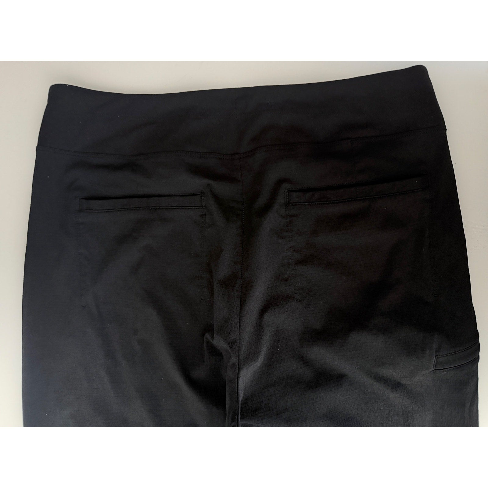 Athleta Womens Medium Black Athletic Pants Zip Pocket Tapered Stretch