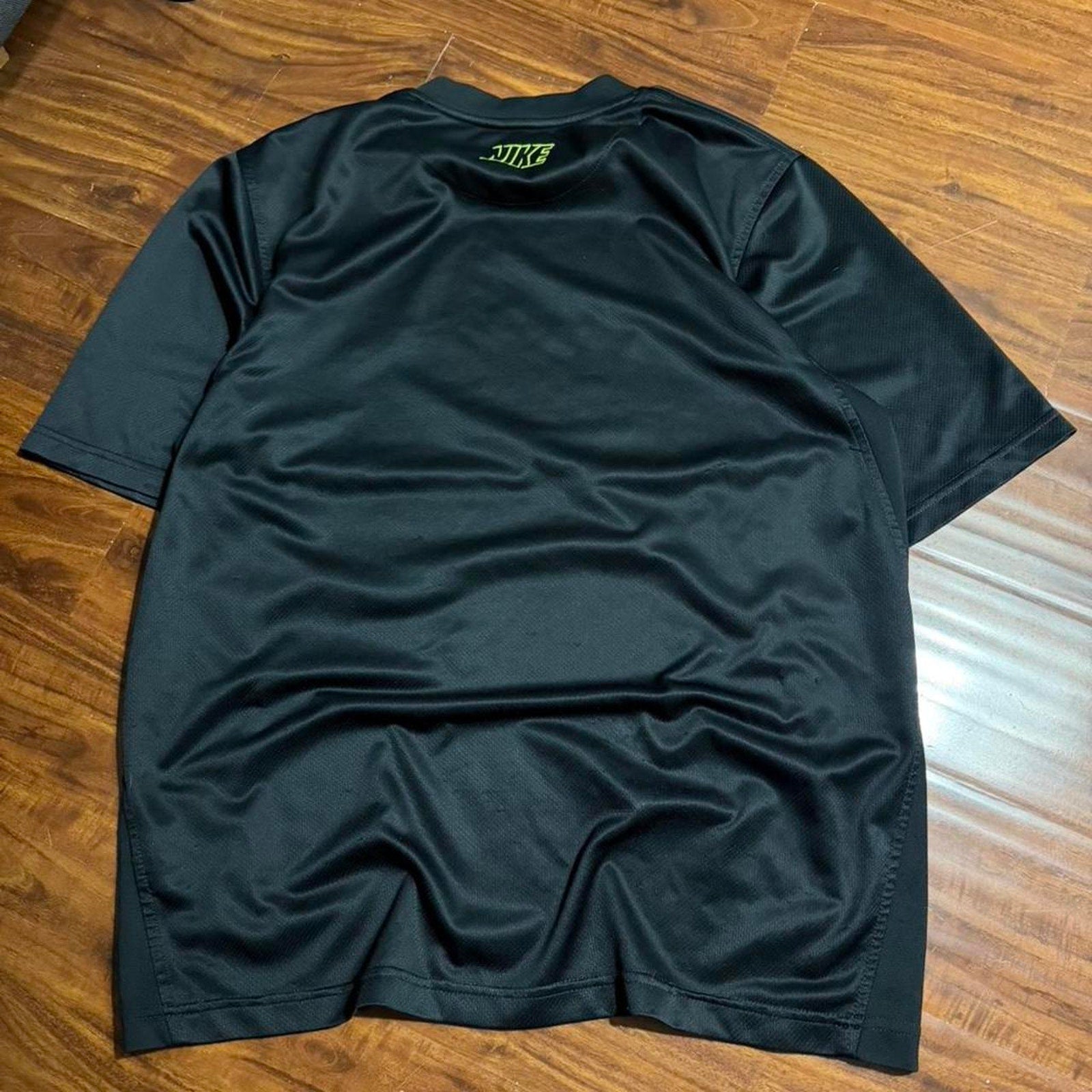 Vintage 2000s gray tag center