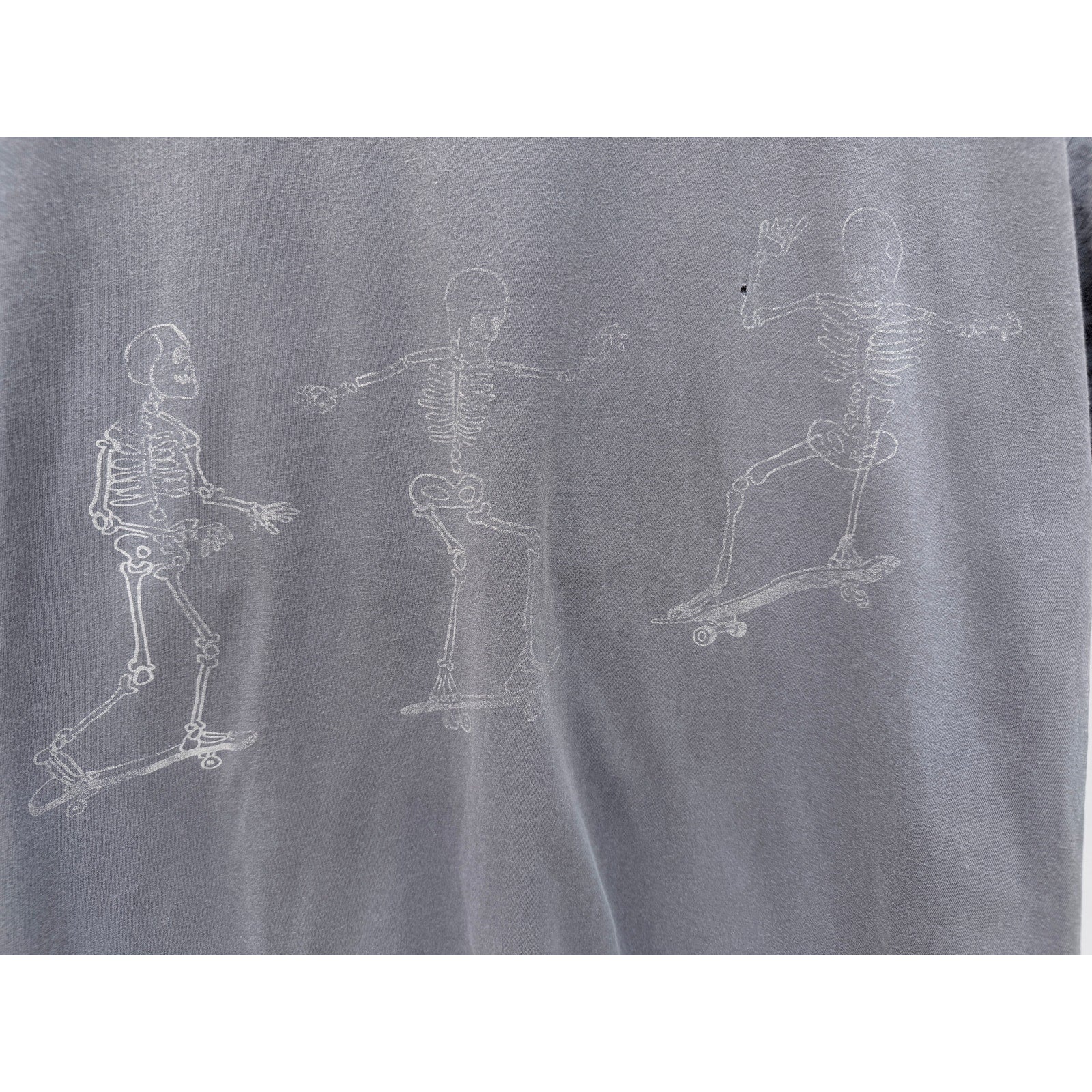 Vintage Style Skeleton Skateboard T Shirt Mens One Size Gray Graphic Tee