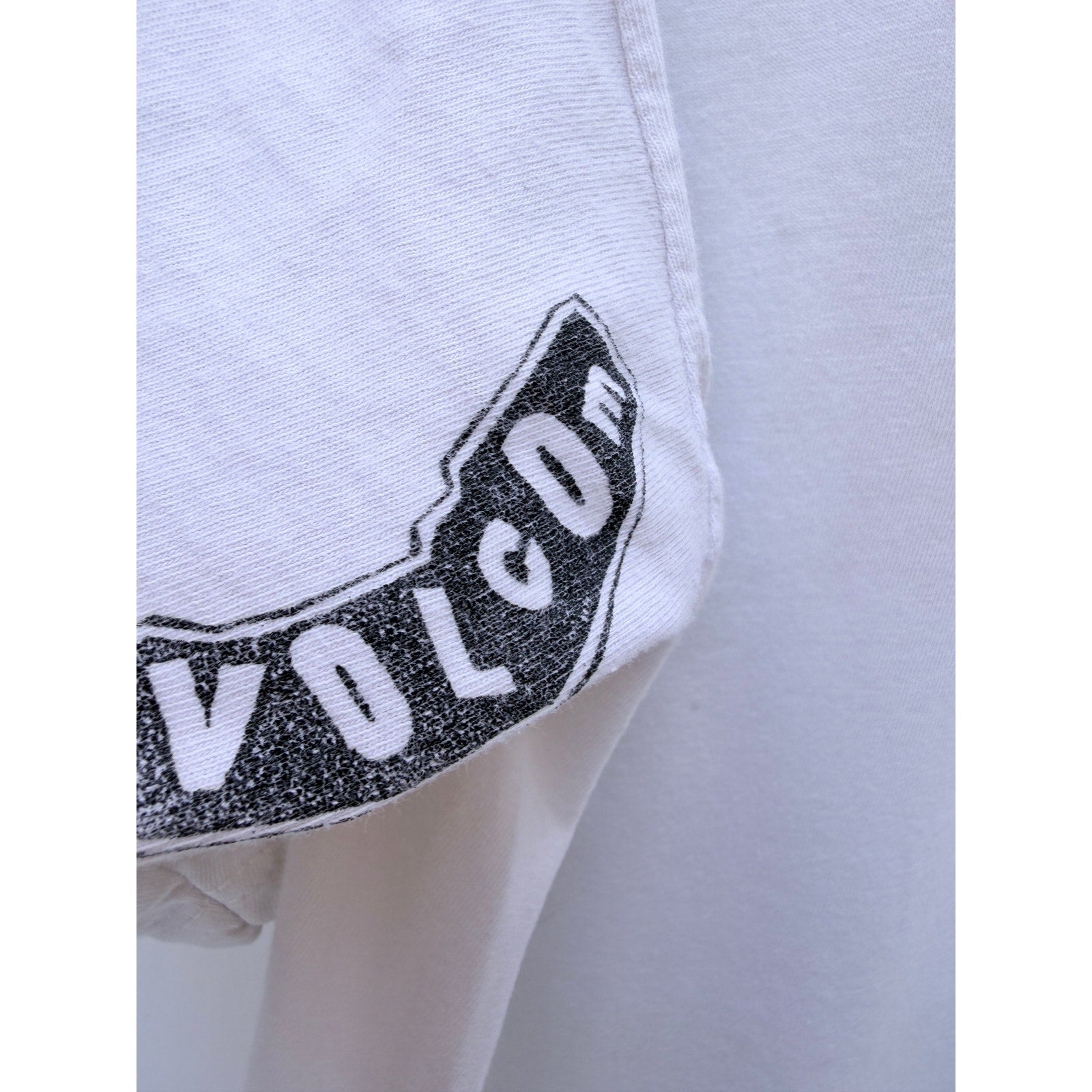 Volcom Graphic T Shirt Mens Medium White Skate Surf Logo Tee