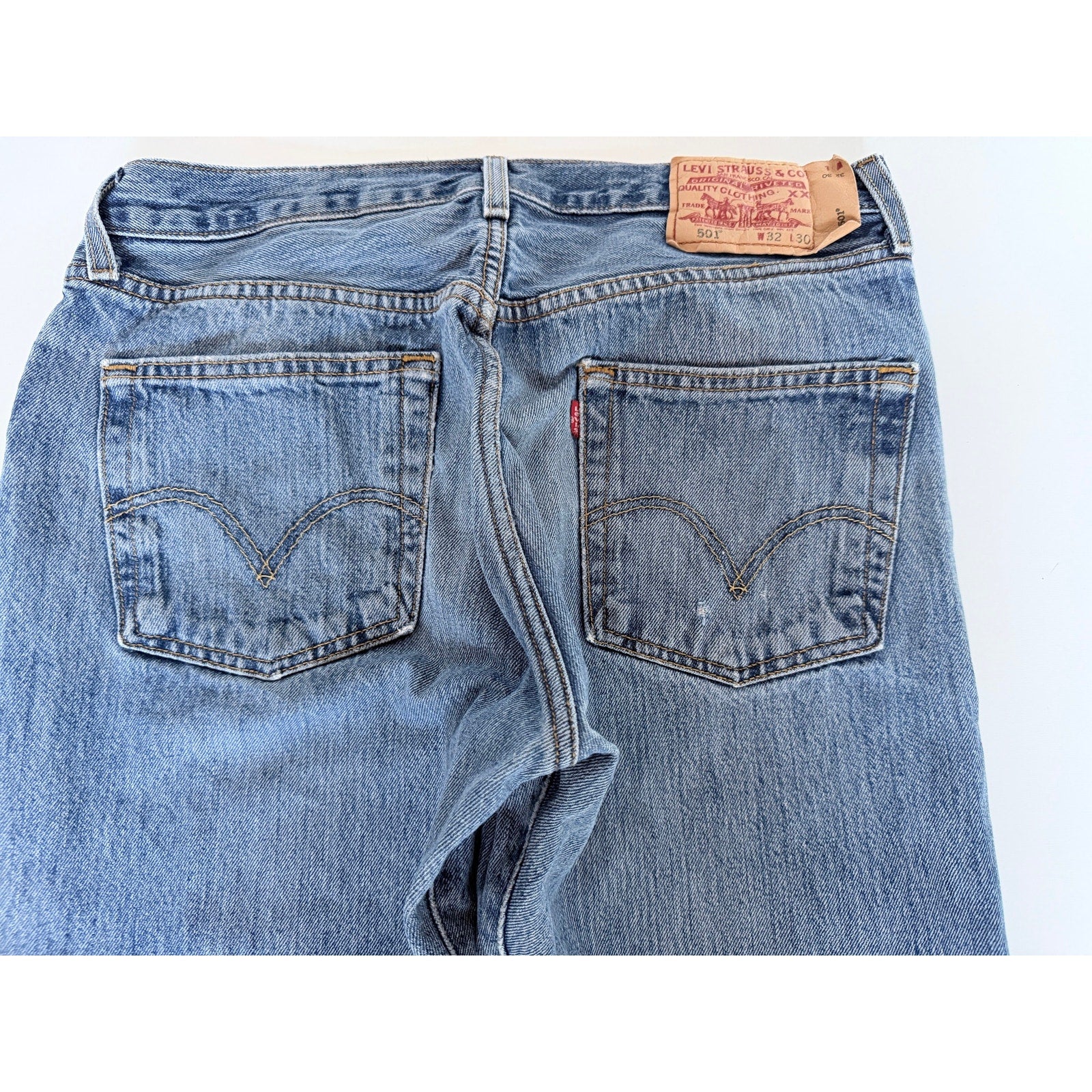 Levi Strauss 501 Jeans Mens 32x30 Blue Denim Button Fly Straight Leg Pants additional view 4