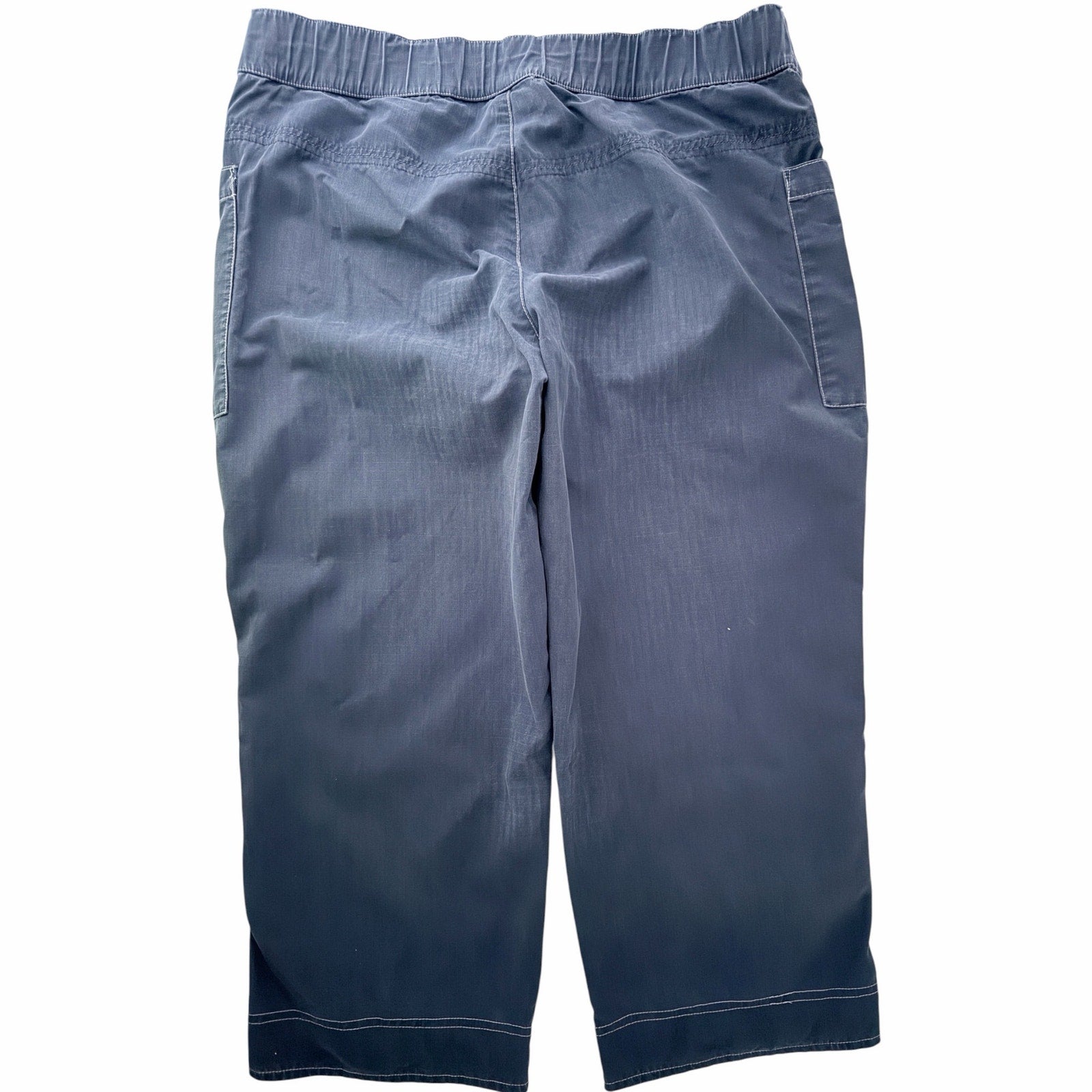 Nike Women's Capri Athletic Pants Medium Blue Elastic Waist Pockets