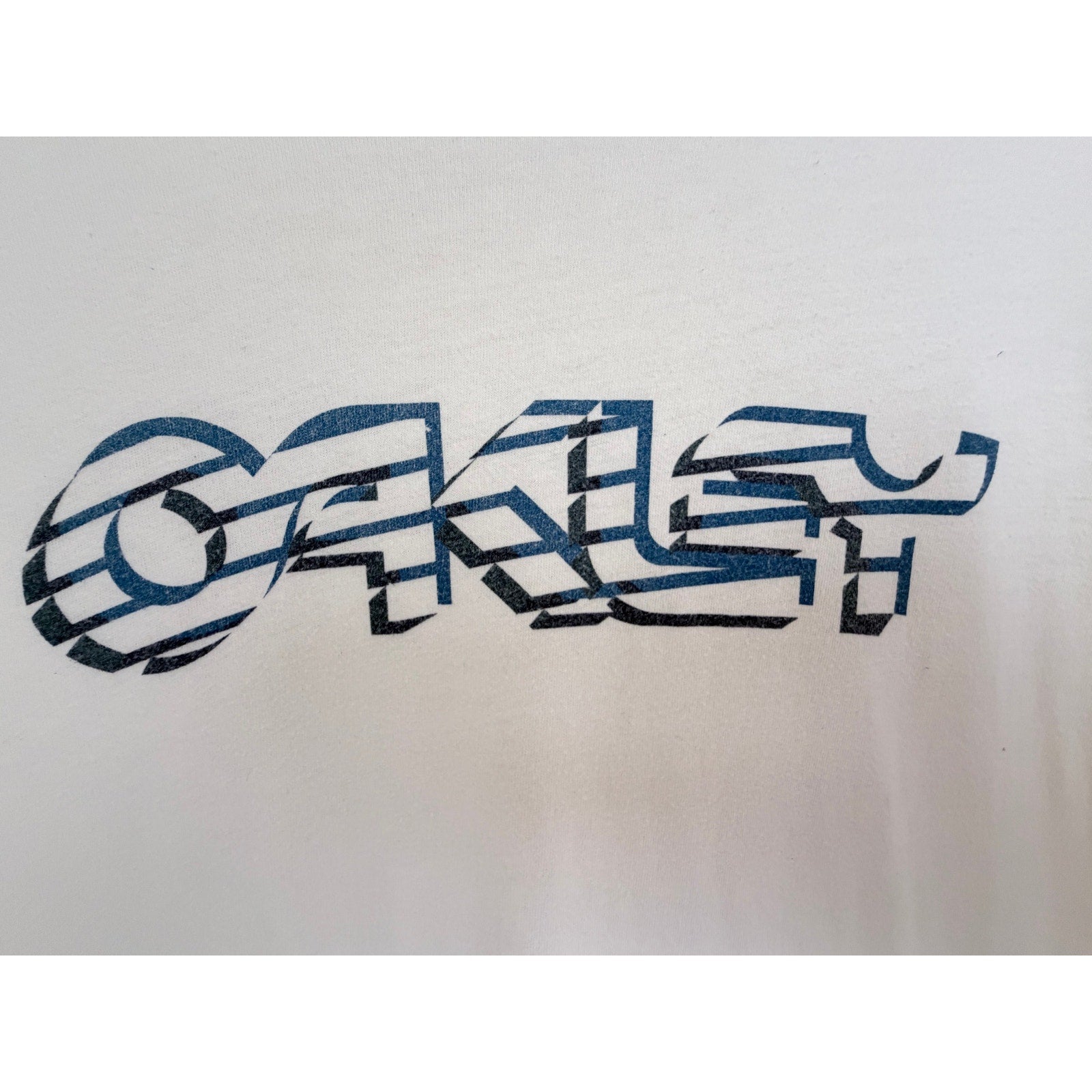 Oakley Graphic T Shirt Mens Size XL White Logo Short Sleeve