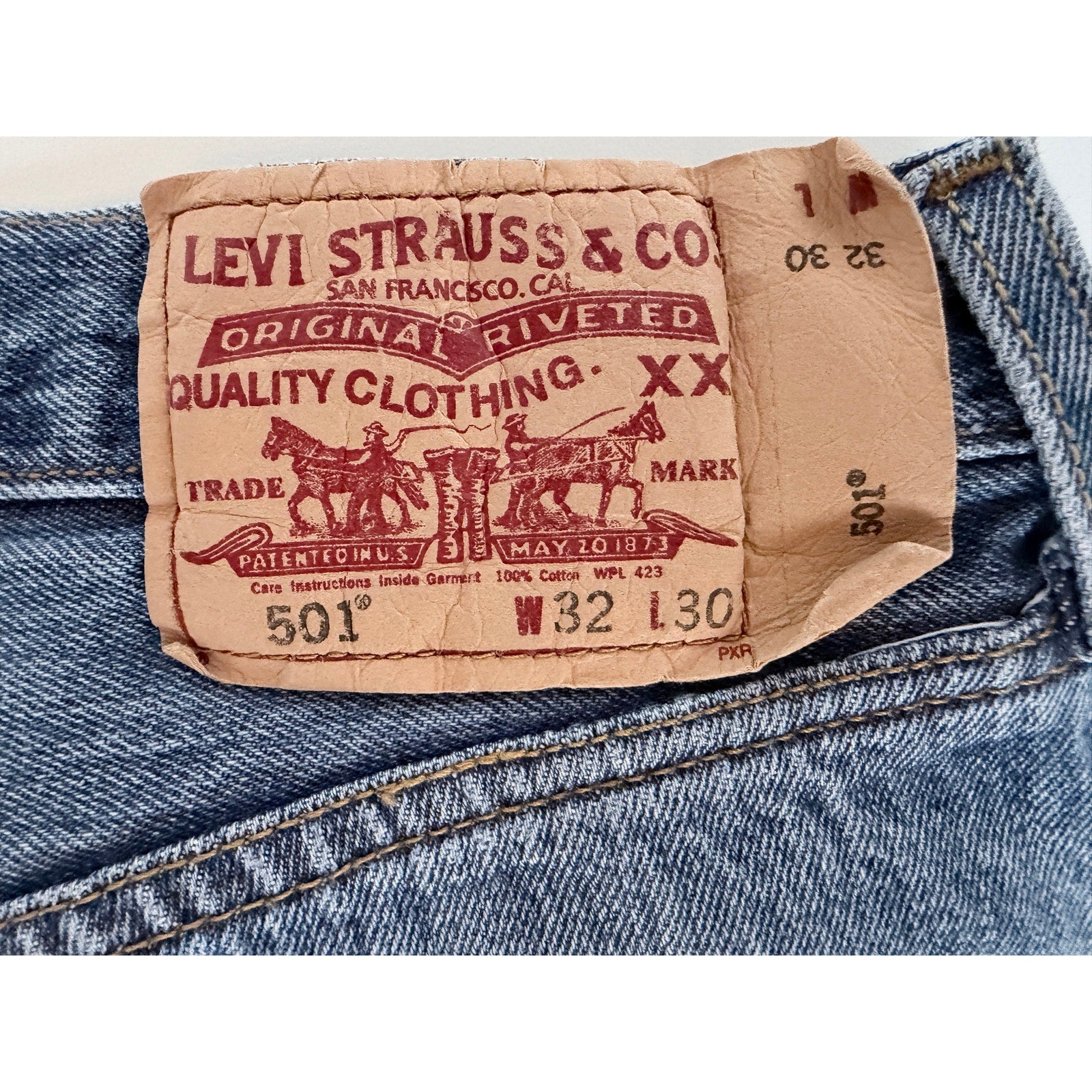 Levi Strauss 501 Jeans Mens 32x30 Blue Denim Button Fly Straight Leg Pants additional view 2