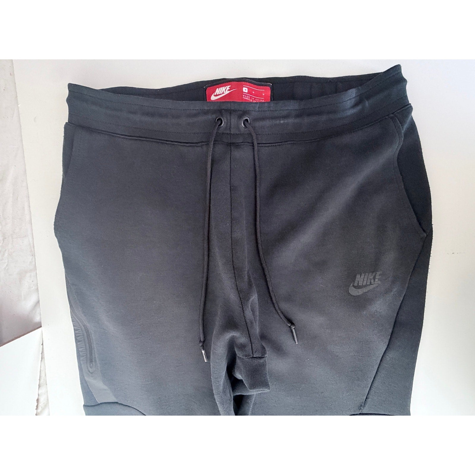 Nike Mens Medium Black Jogger Pants Athletic Sweatpants Swoosh