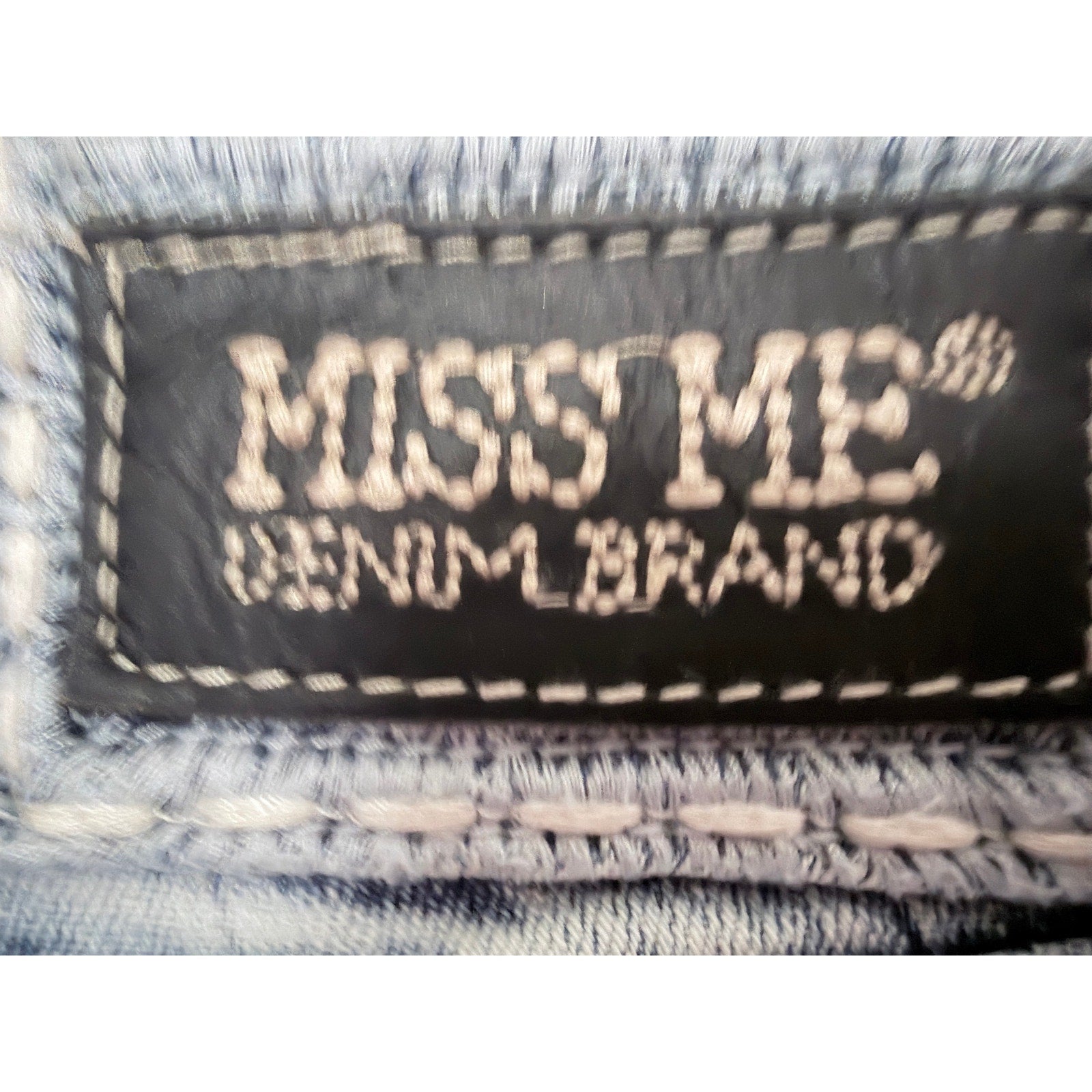 Miss Me Easy Bermuda Denim Shorts Women's Size 26 Medium Wash Buckle