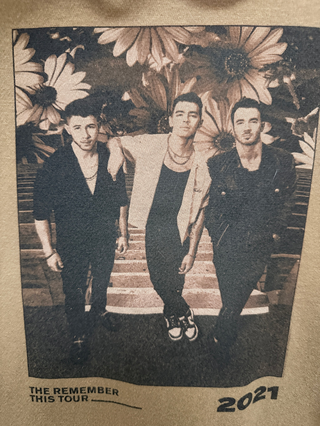 Jonas Brothers Remember This Tour 2021 Hoodie M Tan detail 1