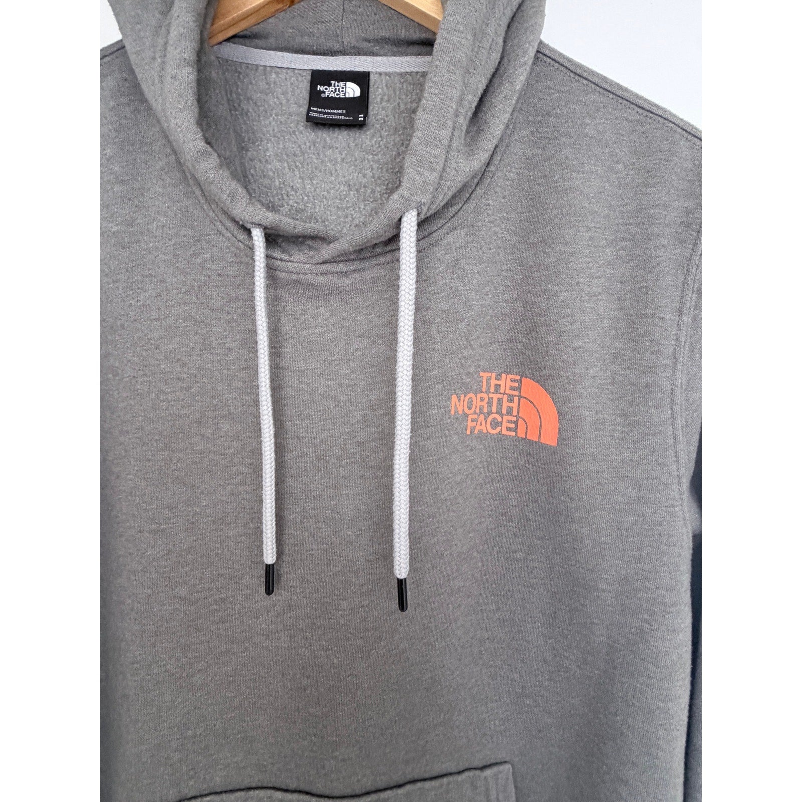 The North Face Graphic Hoodie Mens Medium Gray Pullover Sweatshirt Outdoor