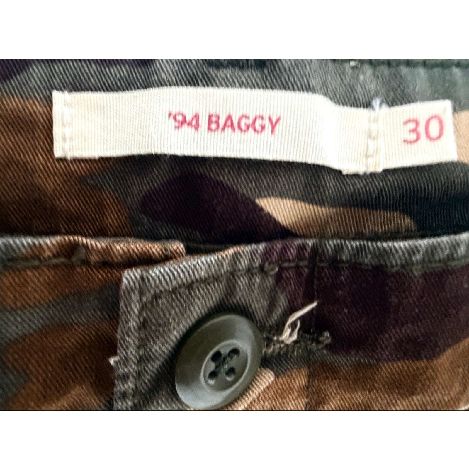 Levi's '94 Baggy Green Camo Cargo Pants Womens 30x30