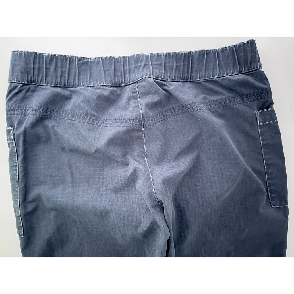 Nike Women's Capri Athletic Pants Medium Blue Elastic Waist Pockets