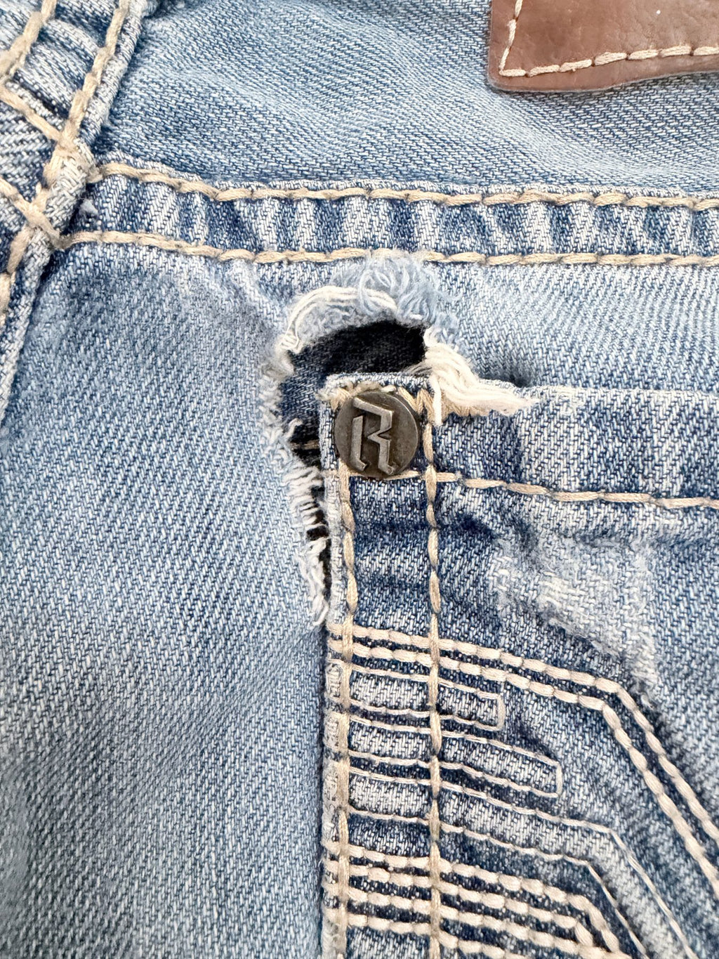 Rock & Roll Cowboy Men's Blue Jeans — condition detail